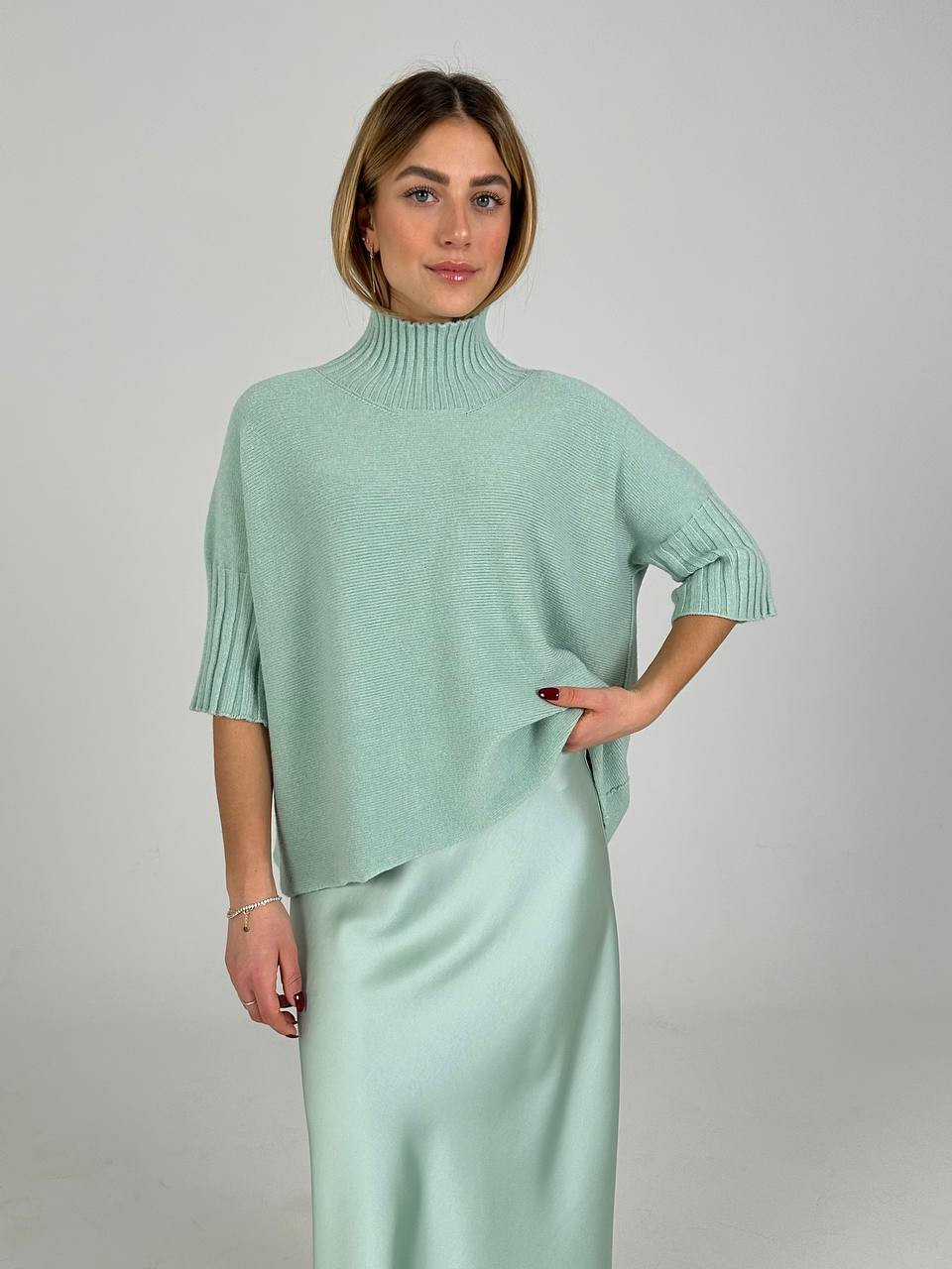 Utta Big Silhouette Cut Pullover