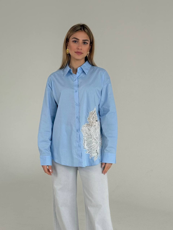 Camicia con ricamo floreale