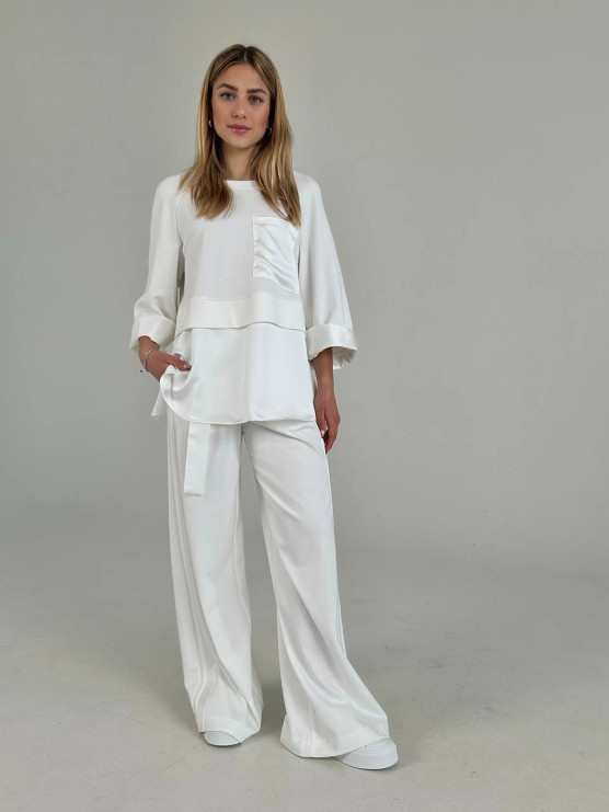 Pantaloni ampi a vita alta con cintura