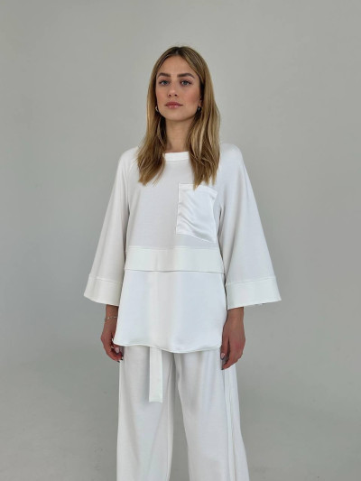 Pantaloni ampi a vita alta con cintura