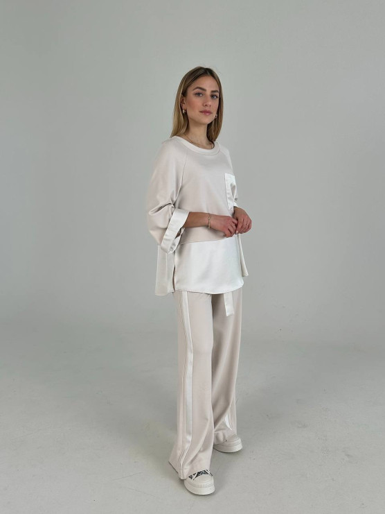 High-waisted wide-leg trousers with belt