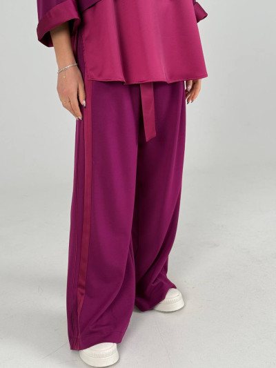 High-waisted wide-leg trousers with belt