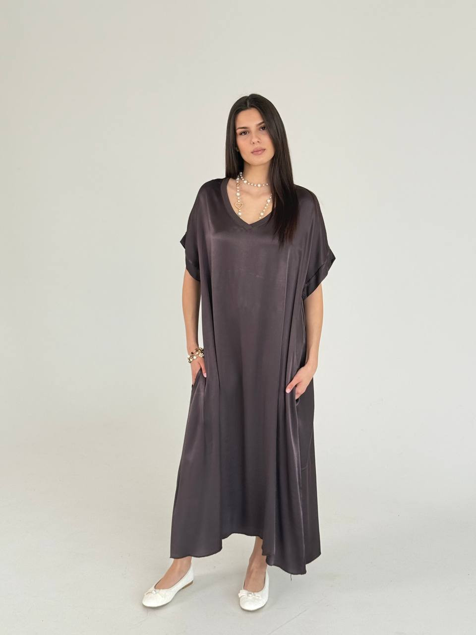 Sleeveless long fluid satin Dress