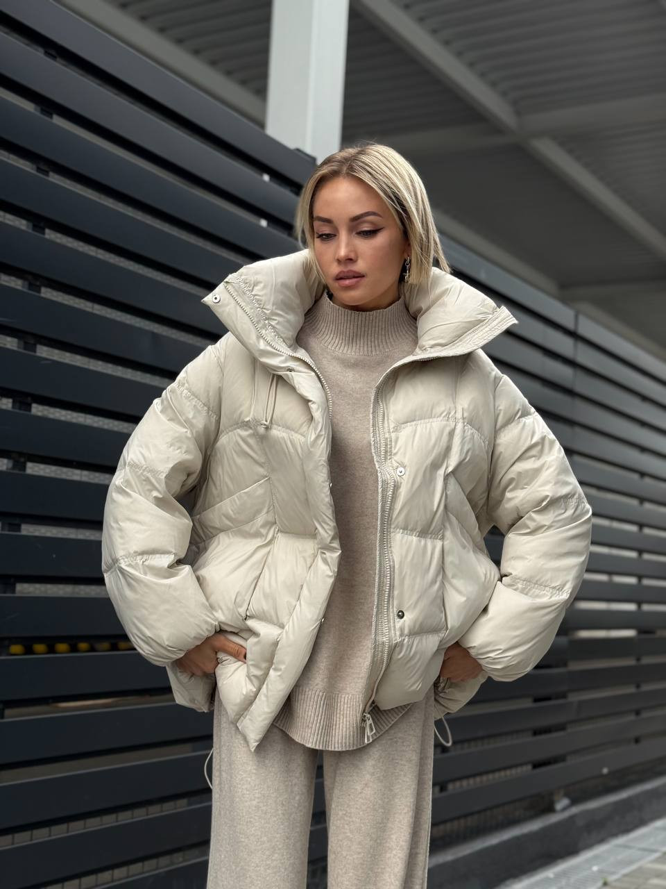 Short quilted down jacket with hood