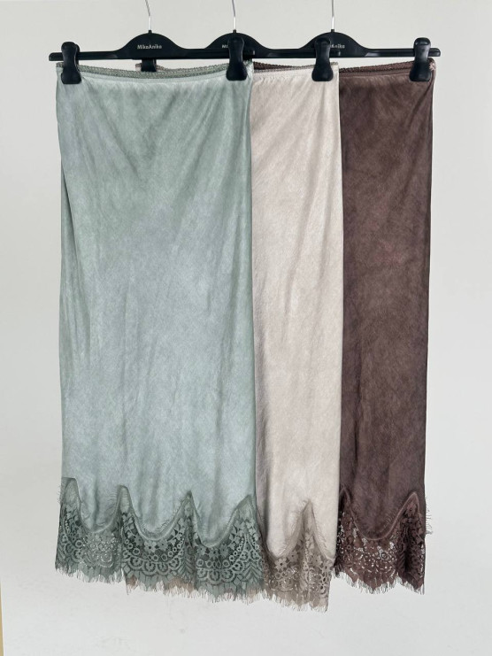 Long skirt with lace trim