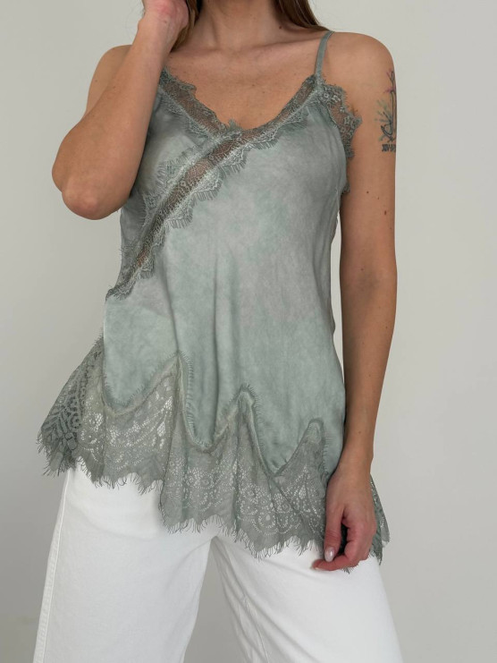 Top in viscosa con pizzo