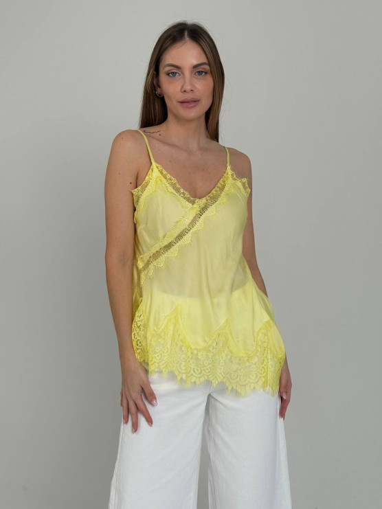 Top in viscosa con pizzo