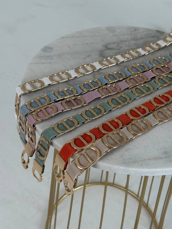 Elastic belt with metal rings