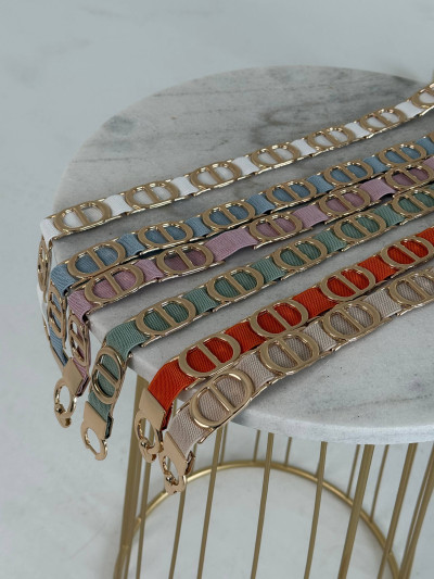 Elastic belt with metal rings
