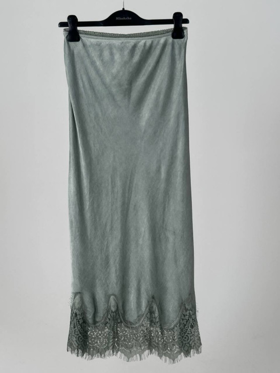 Long skirt with lace trim