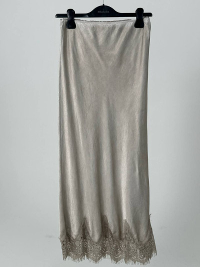 Long skirt with lace trim