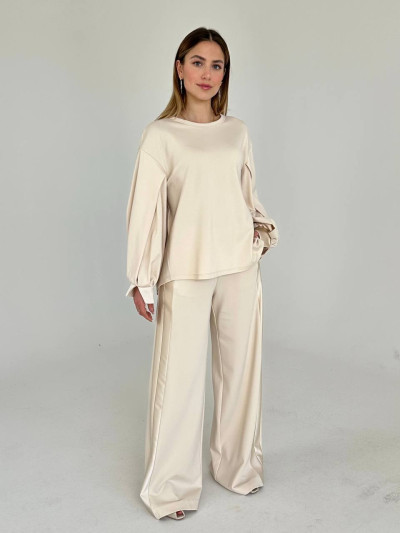 Minimal and refined sweatshirt