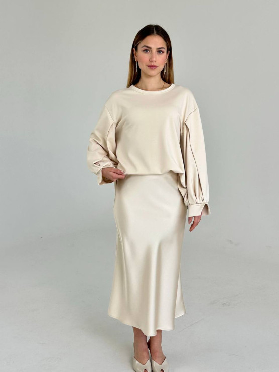 Minimal and refined sweatshirt