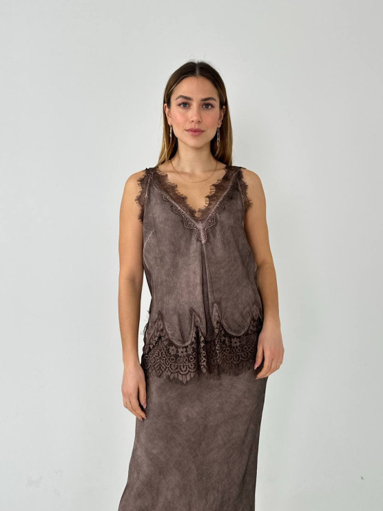 Top in viscosa con pizzo elegante