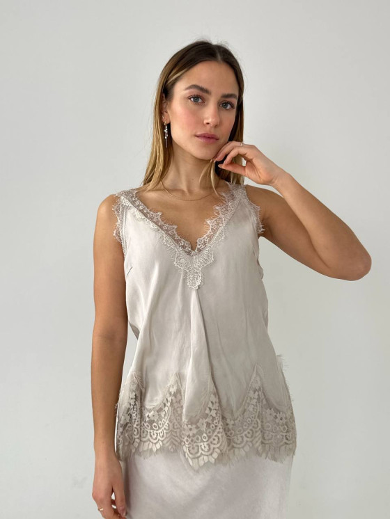 Top in viscosa con pizzo elegante