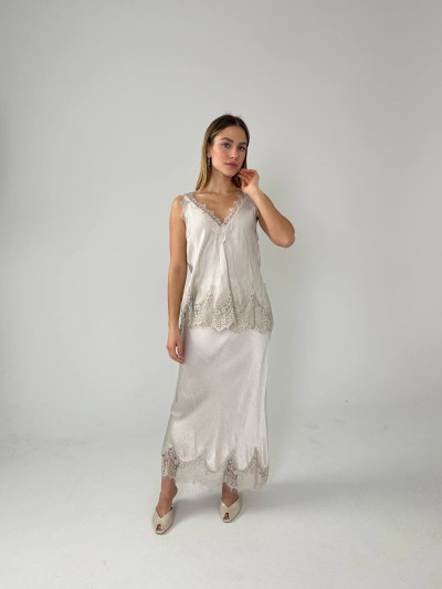 Viscose top with a soft and fluid fit