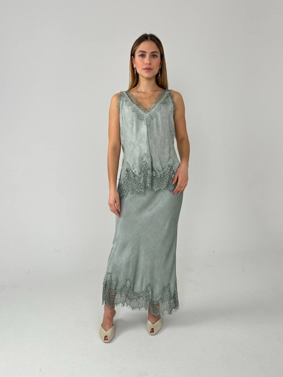 Long skirt with lace trim