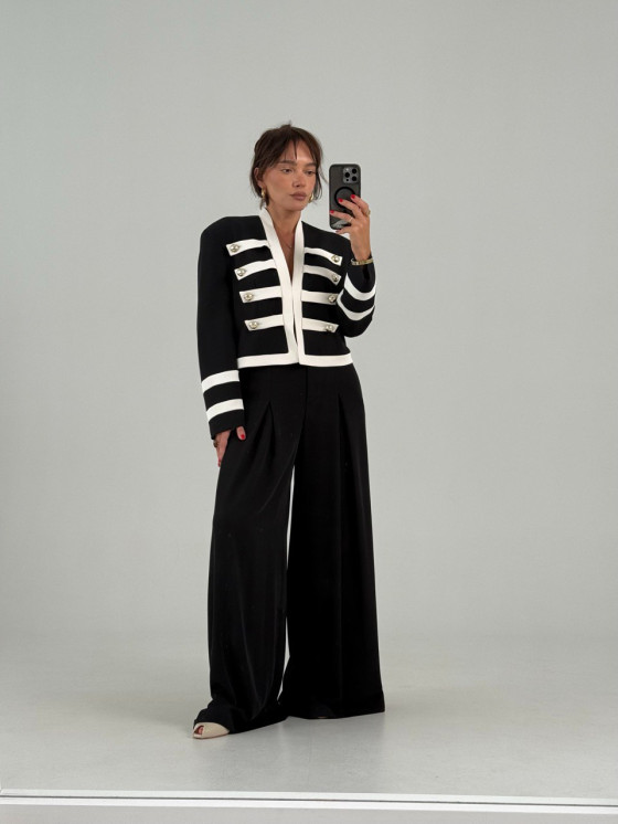Palazzo pants with belt and pleats