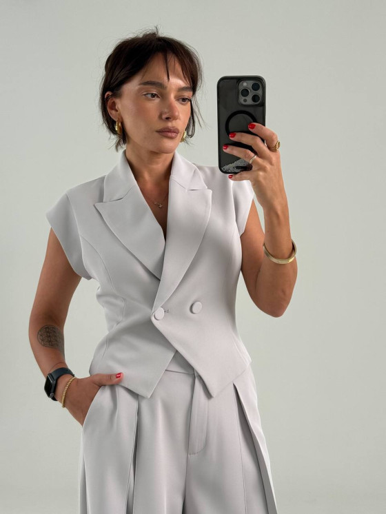 Tailored fitted vest