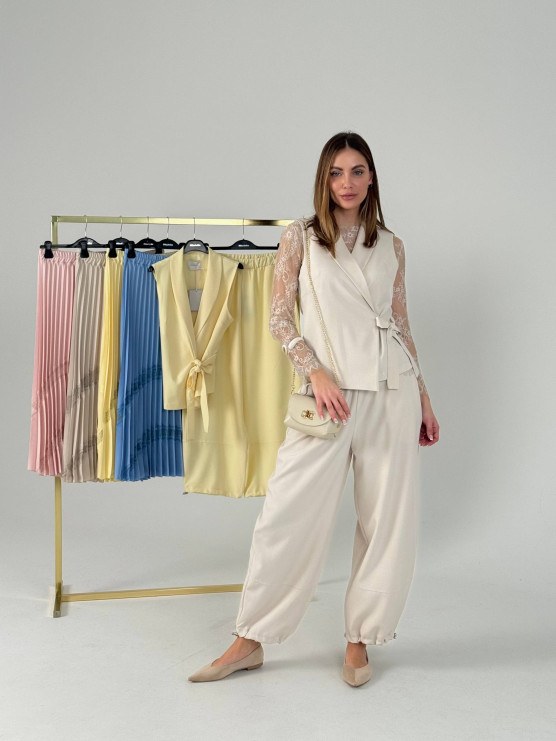 Gilet incrociato con cintura