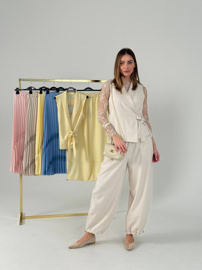 Gilet incrociato con cintura