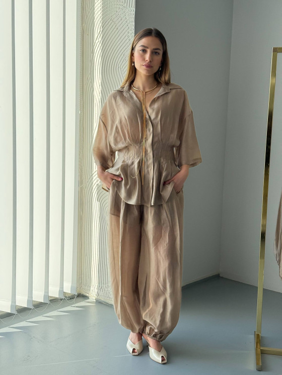 Pantaloni fluidi con fondo arricciato