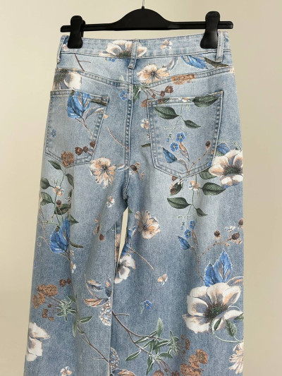 Jeans floreali a gamba ampia