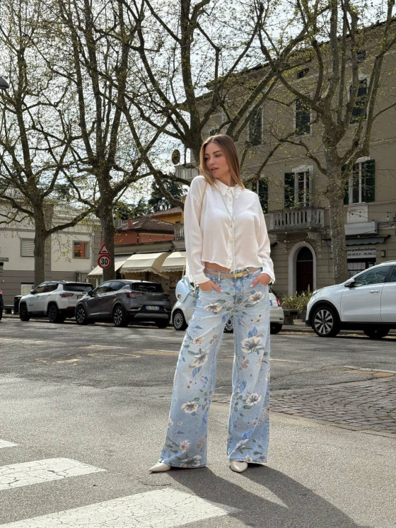 Jeans floreali a gamba ampia