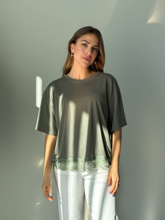 Soft lace hem t-shirt
