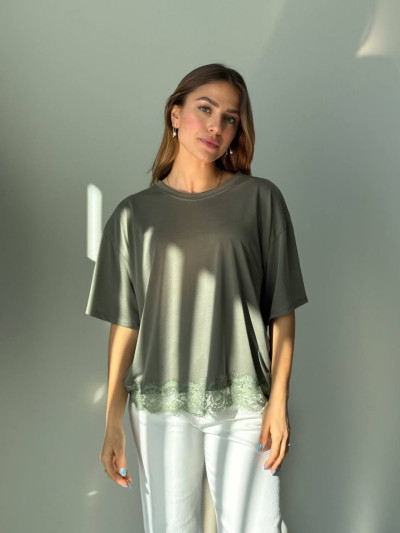 Soft lace hem t-shirt