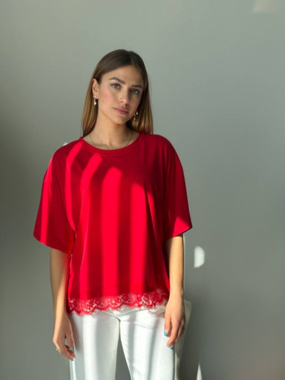 Soft lace hem t-shirt
