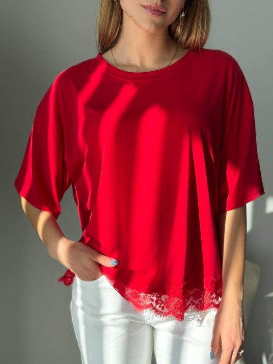 Soft lace hem t-shirt