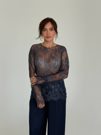 Blusa in pizzo trasparente