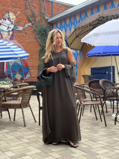 Sleeveless dress with side slits