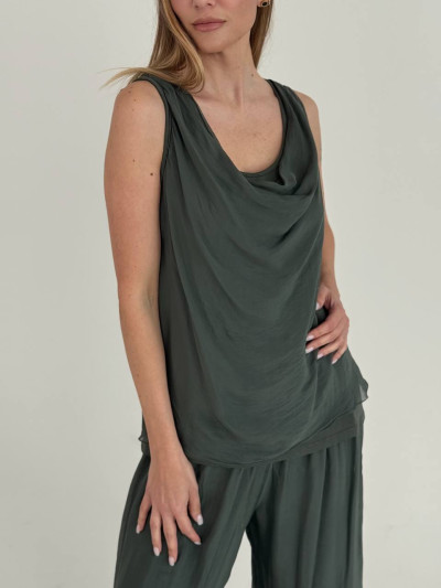 Top fluido con scollo morbido