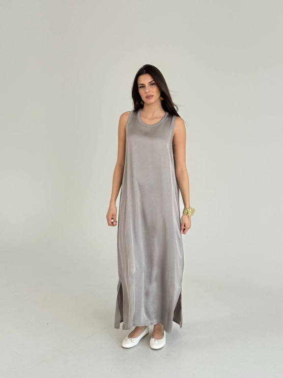 Sleeveless dress with side slits