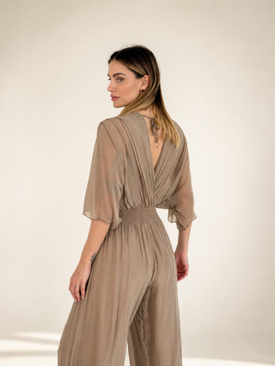 Tuta fluida elegante in seta