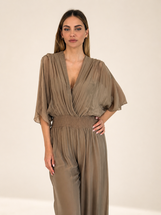Tuta fluida elegante in seta