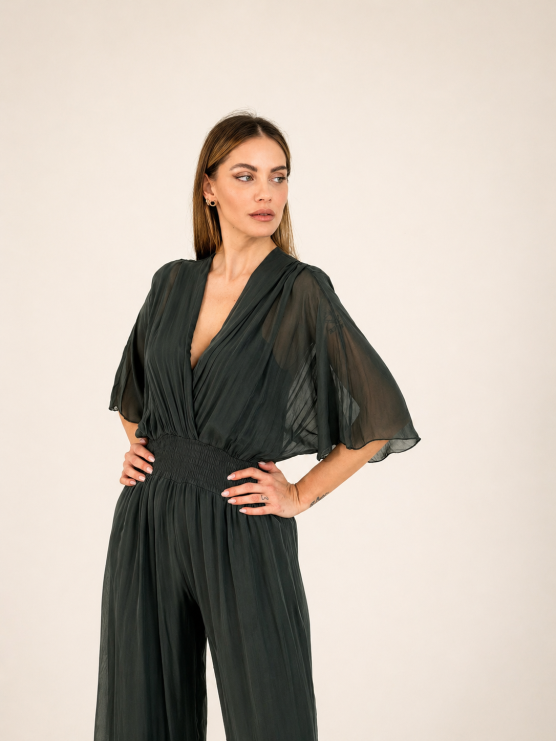 Tuta fluida elegante in seta