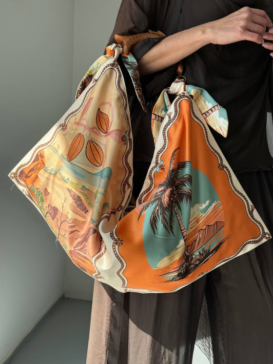 Borsa in raso con manico effetto legno