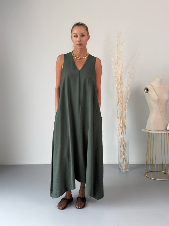 Long V-neck dress