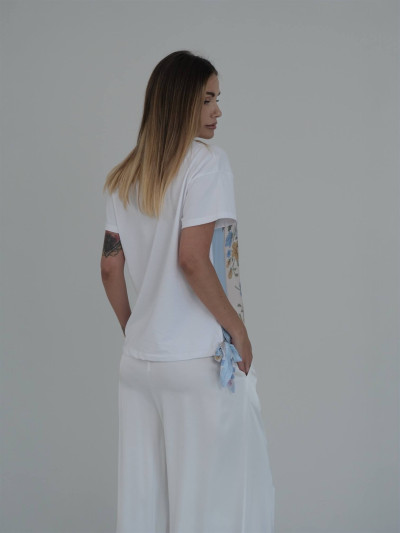 T-shirt con inserto in seta floreale