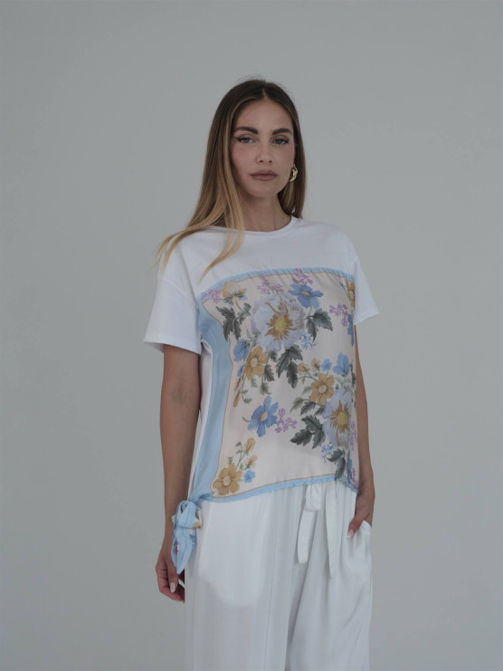 T-shirt con inserto in seta floreale