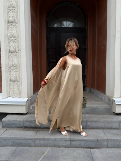 Sleeveless dress with side slits