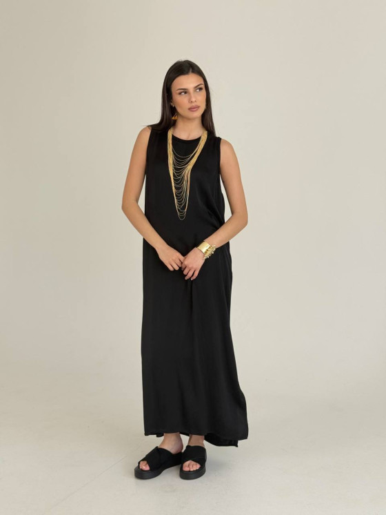 Sleeveless dress with side slits
