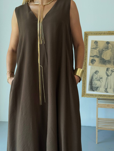 Long V-neck dress