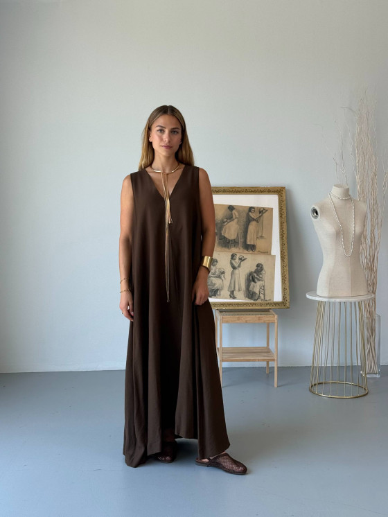 Long V-neck dress