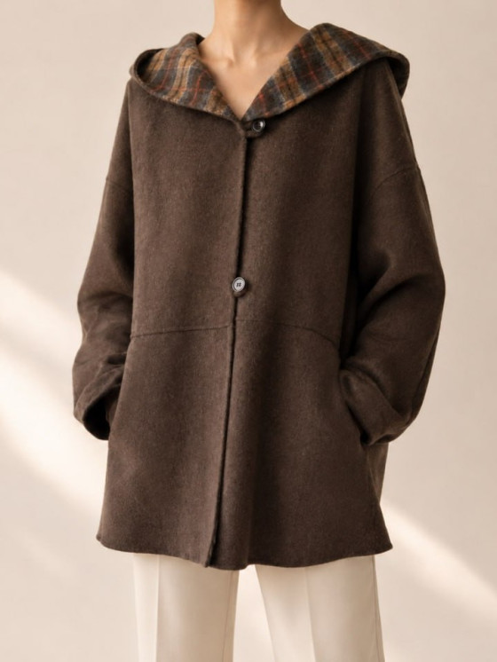 Coat with maxi collar