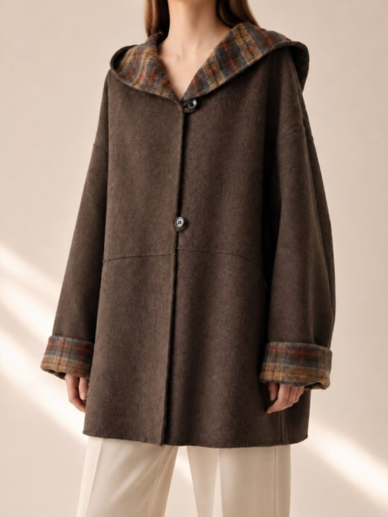 Coat with maxi collar