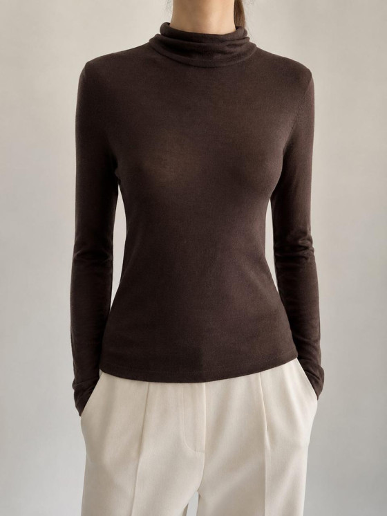Long-sleeved turtleneck top